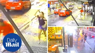 Thief tries to steal daughter's phone but hero mom fights him with big umbrella