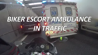 BIKER ESCORT AMBULANCE IN TRAFFIC / MOTARD ESCORTE AMBULANCE