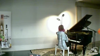 Yana Blinder singing Corona - Rhythm Of The Night (capture from Aristocrats.fm interview)