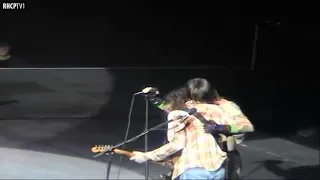 John Frusciante has Trouble with his Guitar and Gets Angry at Fan! (FULL)