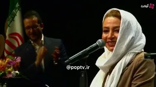 واکنش جالب جواد عزتی وقتی همسرش مه لقا باقری وسط مراسم بغلش میکنه 😄