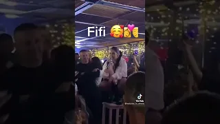 Fifi puth te dashurin ne mes te koncertit (bravo )