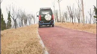 Electric golf cart equipped with 1500 watt motor climbing test