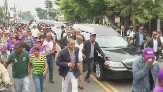 Miles de personas despiden al alcalde de Santo Domingo