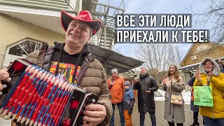 ПОДПИСЧИКИ ПРИЕХАЛИ ПОЗДРАВИТЬ СЛЕПО-ГЛУХОГО САШУ! Он не ожидал!