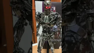 Hottoys Terminator Genisys: 1/6th scale Endoskeleton Figure UNBOXING