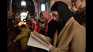 Можно ли читать акафисты во время Великого поста? Ответ священника