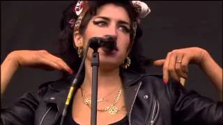 Amy Winehouse 2008-07-13-T in the park