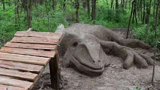 Sculpting A 20-foot Lizard To Jump On A Mountain Bike!