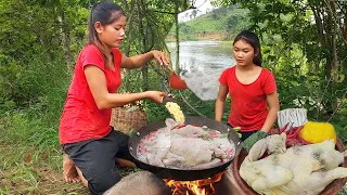 Tasty & Spicy Chicken Soup Cooking with wild recipe and eating Delicious in forest@lisaCooking2