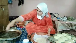 أومثين إمازغن 🥞بالعسل أو السمن و أزوكني😋 وبراد ديال أتاي بالشيبة عشية زاهية مع الوليد 🤗