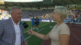 Do kostela s míčem i v dresu. Kněz Czendlik je ‚trefený‘ sportem