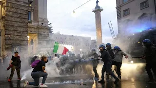 Far-right leaders arrested at large protest in Italy over COVID passes