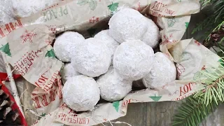Easy Christmas Snowballs | Buttery Pecan Snowball Cookies | How To Make Christmas Cookies