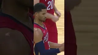 James Harden hit himself in the face and Josh Hart couldn't believe it 🤣