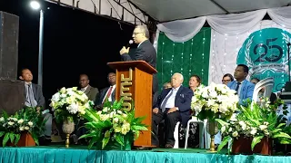 PASTOR SILVAN SANTOS PREGANDO EM PRAÇA PÚBLICA