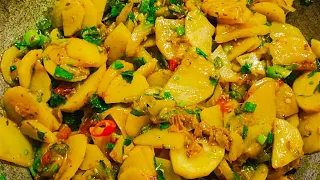 Green chili aloo katliyan - quick and magical for breakfast #aloorecipe #kaliyan #greenchili