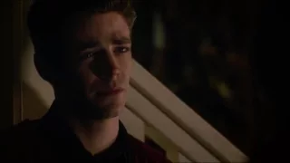 The Flash 2x23   Barry time travels to save his mother
