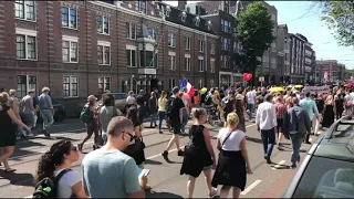В Нидерландах прошли акции протеста против карантинных ограничений и обязательной вакцинации