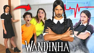 WANDINHA ADDAMS SE MACHUCOU E FOI PARA O HOSPITAL MEU PAI VIROU A WANDINHA NOS TRANCOU NO BANHEIRO