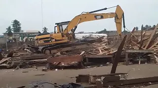 Voici Comment Le Bulldozer Détruisait Gravement L'abattoir De Port-Bouet