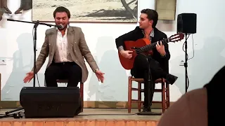 Manuel de la Tomasa al cante y Manuel cerpa a la guitarra.