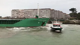 Arklow Fortune bloqué dans le chenal des Sables d'Olonne