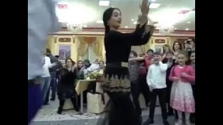Индийский танец на свадьбе