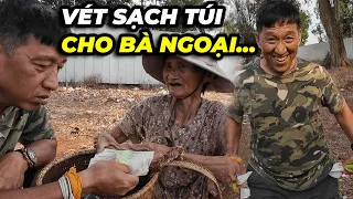 8 Sang vét sạch túi mua ve chai cho bà ngoại, không còn đồng nào đổ xăng đi về luôn...