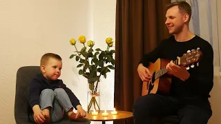 Сыночек с папой спел свою любимую песню! И В СНЕГ И В ДОЖДЬ