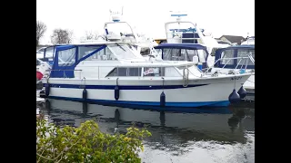 Chris Craft Commander 31 for sale at Norfolk Boat Sales