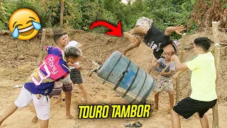 TOURO TAMBOR COM FUNDO DE QUINTAL OFC