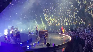 Shawn Mendes stitches live in Edmonton