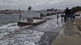 Sturmflut in Warnemünde: Naturgewalt an der Ostsee | Oktober 2023