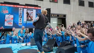 Ed Sheeran performs "Supermarket Flowers" on Today Show