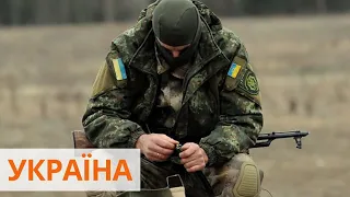 Прямо в открытую. Боевики ходят перед позициями украинских военных и фотографируют с дронов