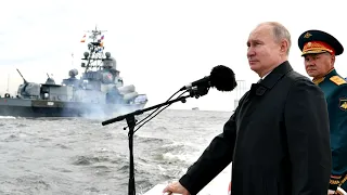 На параде в Петербурге, Путин поведал о новом вооружении и успехах ВМФ