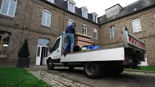 The Kitchen Units Arrive