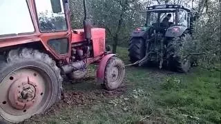 Sárban ragadt traktor 2016