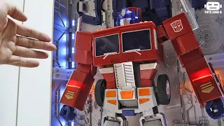 World's First Unbox! Auto-Transform Optimus Prime Trailer with Roller by Robosen