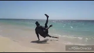 Volando en las arenas de las playas en Cuba,  Bboy90  Elier HD