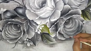 Aprenda como pintar gotas em rosas de um jeito super fácil.