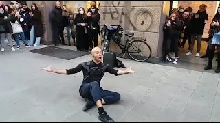 Ballerino da sballo a Milano