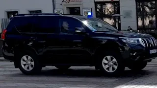 [HIT] [RZADKOŚĆ] Przejazd alarmowy pojazdu policji oraz Karetki transportowej (S) przez Warszawe