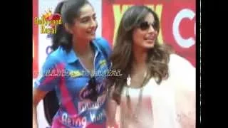 Varun,Sonam, Anil,Malaika,& Others Celebs At Red Carpet of 'CCL'  8