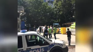 TE SHTENA ARMESH NE STAMBOLL,POLICIA NDALOI 2 AUTORET, PANIK MES TURISTEVE LAJM