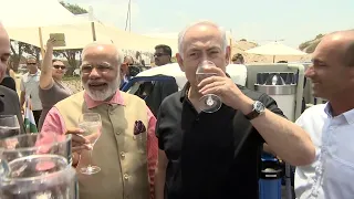 Narendra Modi ¦¦  PM Netanyahu and Indian PM Modi Attend Demo of Mobile Desalination Unit