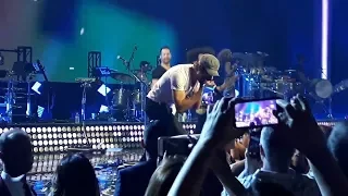 Amigo Vulnerable - Enrique Iglesias - Inglés (Live)