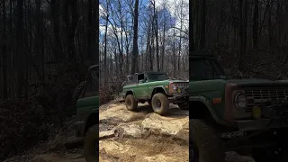 25 seconds of V8 music - Classic Broncos at Windrock Park #earlybronco #offroad #windrock