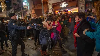 Frauendemo in Istanbul: Polizei stoppt Demonstrantinnen